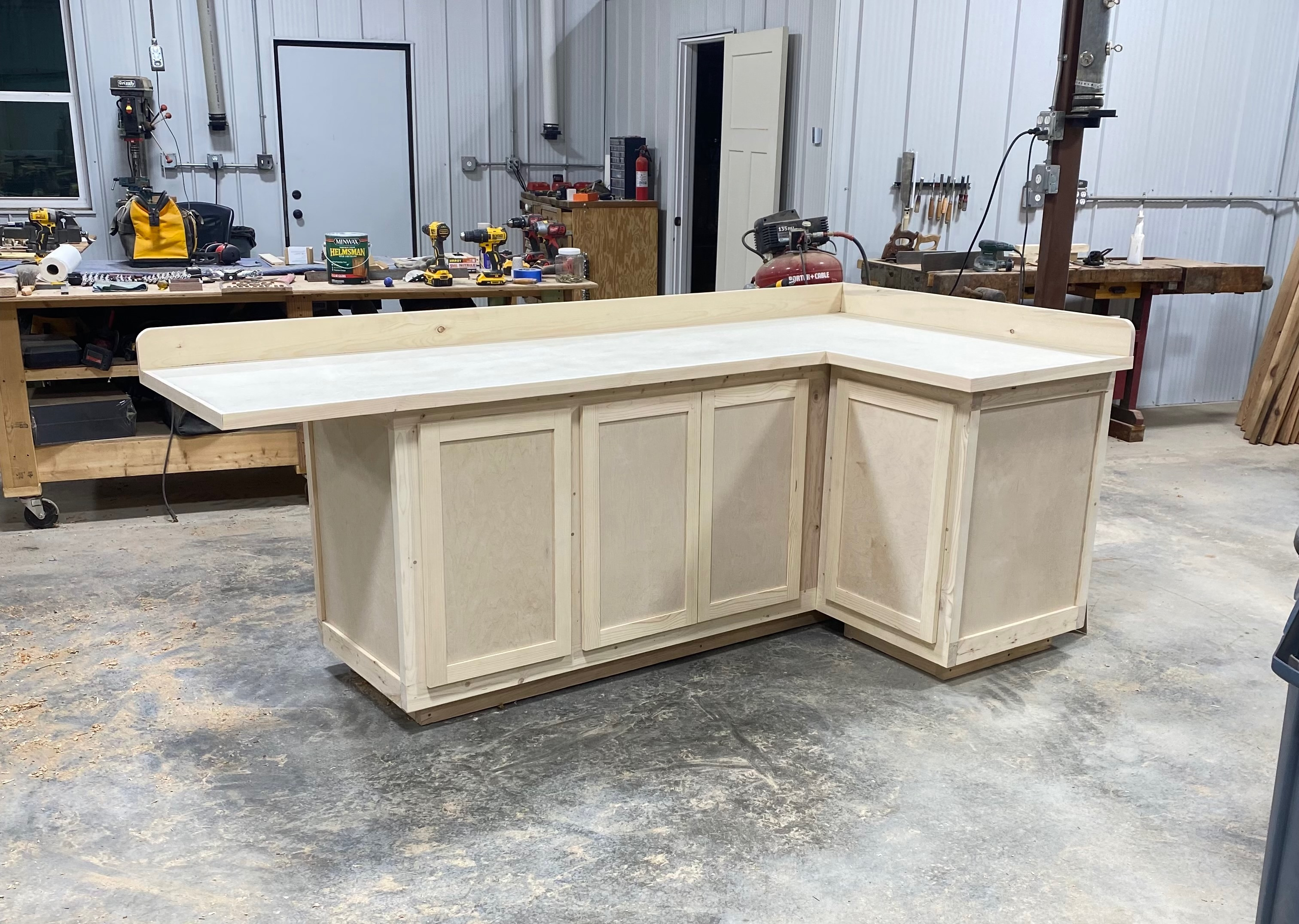 L-Shape Bar with Backrail